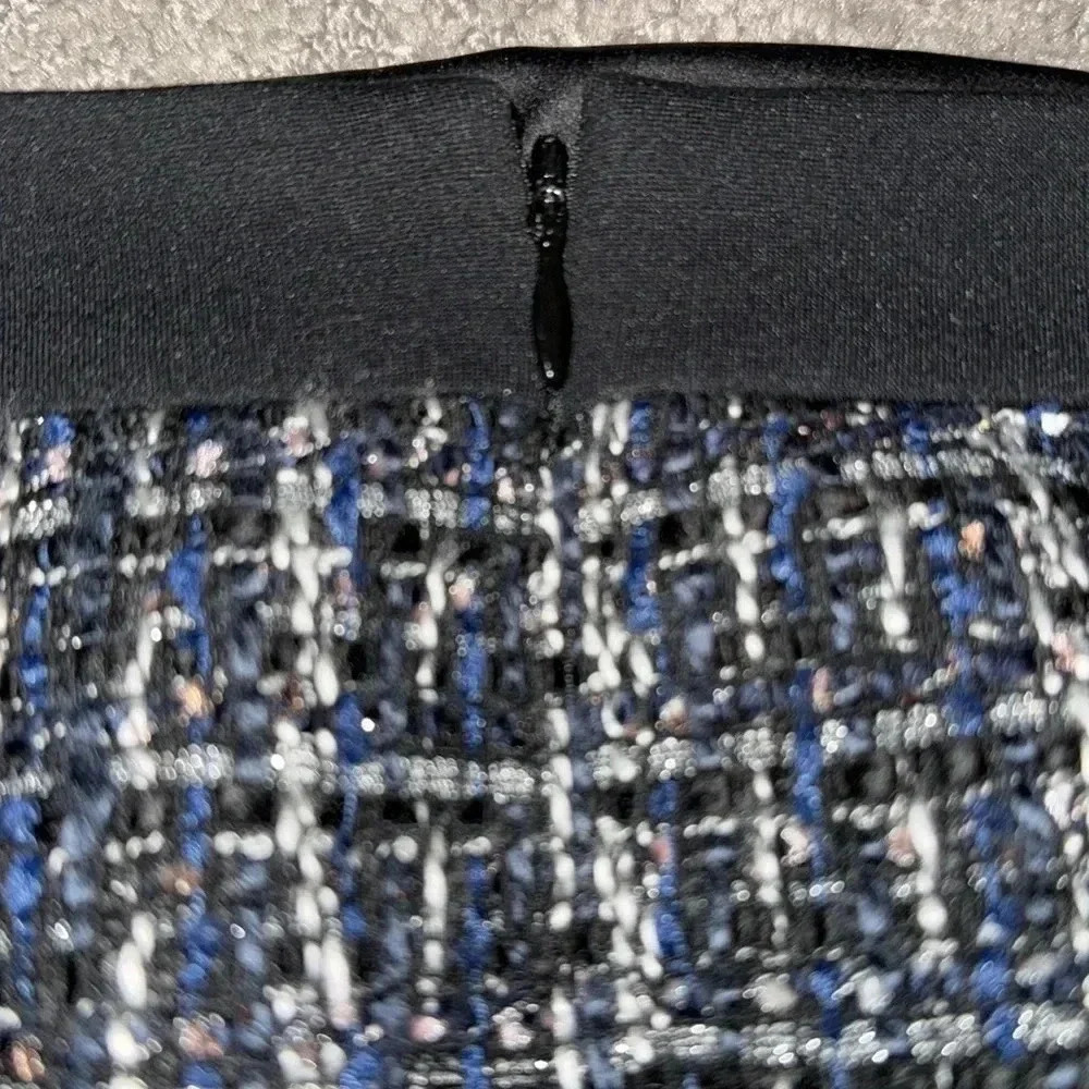 White House Black Market | Wool blend Pencil Skirt, size 4. - Picture 11 of 13